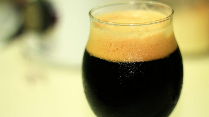 Lo stile Stout: alla scoperta di una birra apparentemente simile alla Porter