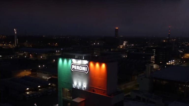 Birra Peroni ChiAma l’Italia e accende le luci del Tricolore!