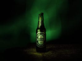 Il Covid-19 colpisce ancora: Heineken pronta a licenziare 8.000 dipendenti