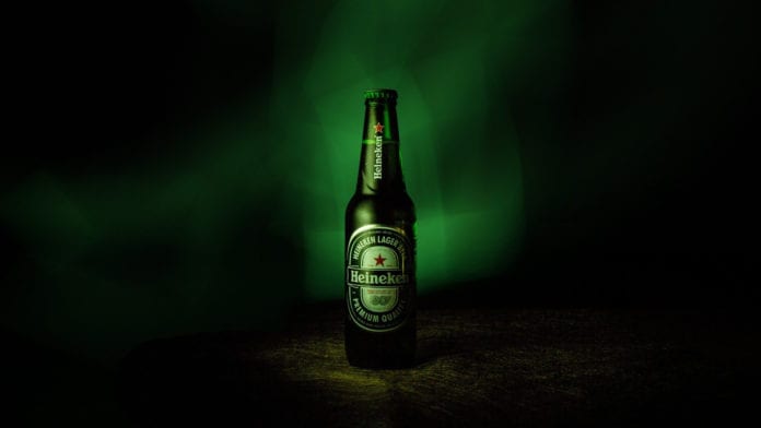 Il Covid-19 colpisce ancora: Heineken pronta a licenziare 8.000 dipendenti